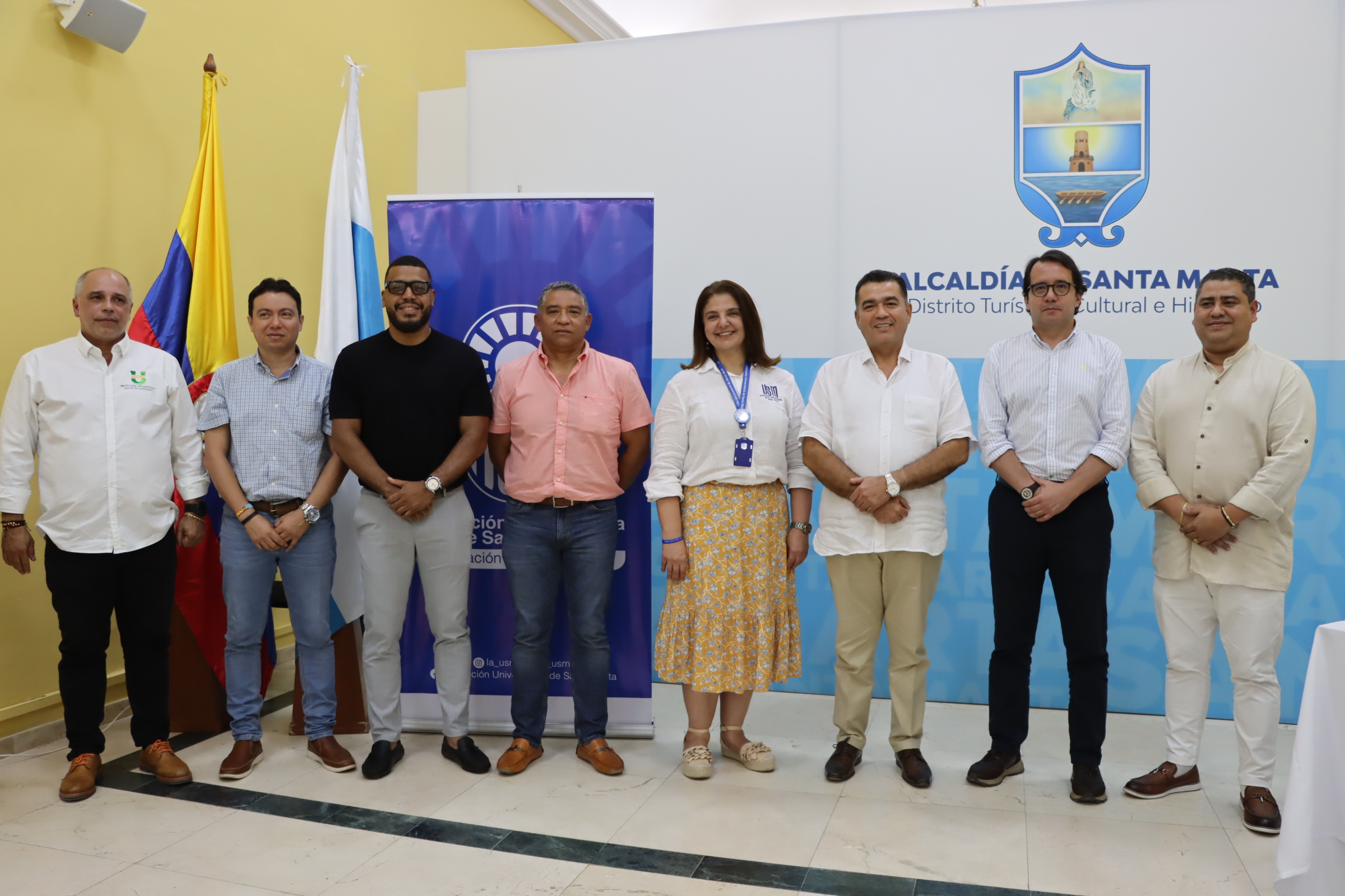 En la fotografía: Juan Arraut, rector de UMAYOR CTG; Evelio Márquez, director de Calidad de UNIBAC; Charles Gallardo, rector de INFOTEP SAI; Luis Alfonso Pérez, rector de INFOTEP Guajira; Joceline Azar, rectora de IUSM; Leonardo Fabio Pérez, rector de INFOTEP HVG; Gabriel Rueda, director ejecutivo de REDTTU; y Arcesio Castro, rector de IUB. Fotografía de archivo, propiedad del Departamento de Comunicaciones de IUSM.